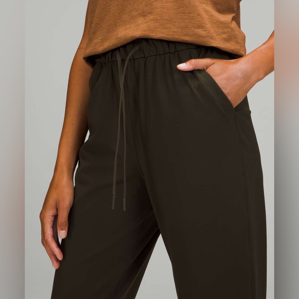 Lululemon Stretch High-Rise Jogger *Full Length in Dark Olive Size 14 - Picture 3 of 8